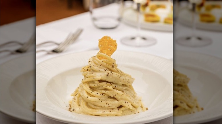 Plate of cacio e pepe