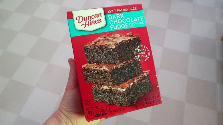 Duncan Hines brownie mix box