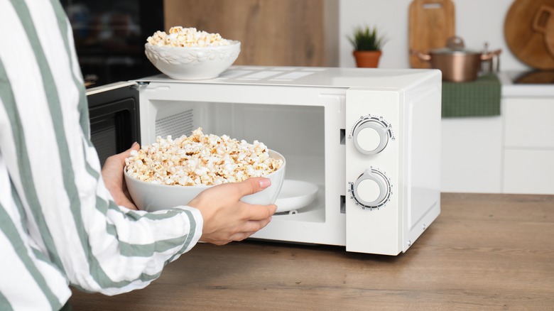 Removing popcorn bowl from microwave