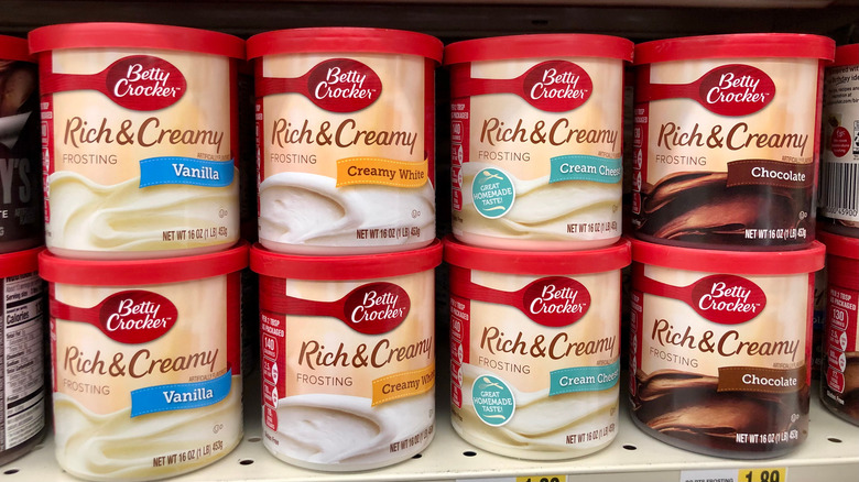 Betty Crocker frosting containers