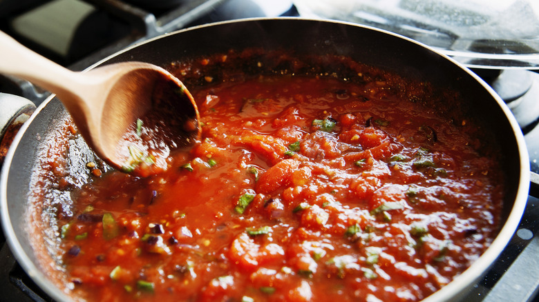 homemade tomato sauce