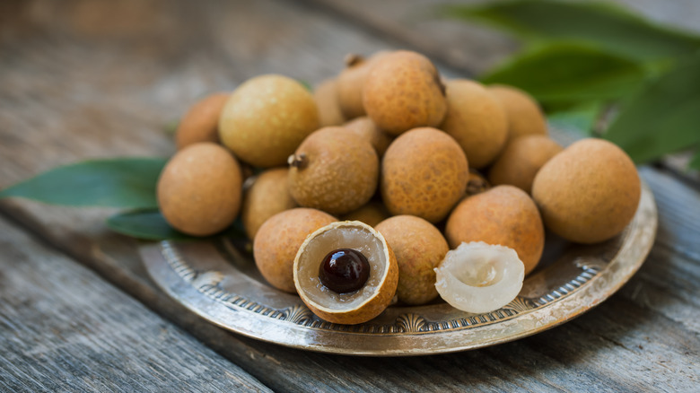 Plate of ripe longan fruit