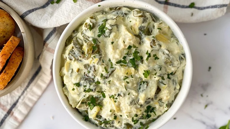 Slow Cooker Spinach And Artichoke Dip