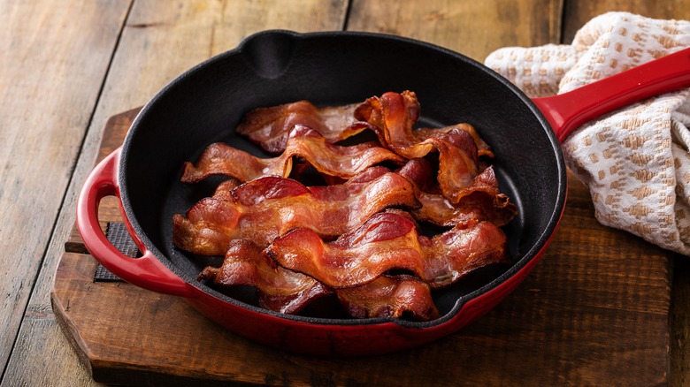 Bacon in cast iron pan