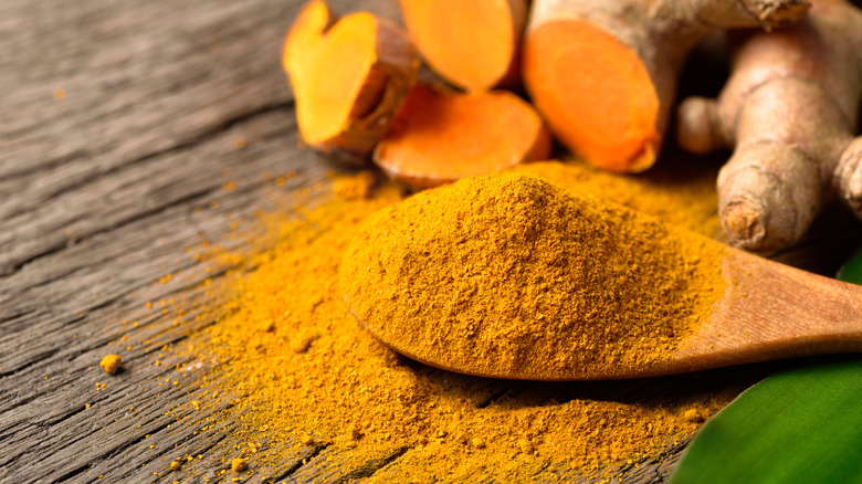 Curry powder with turmeric