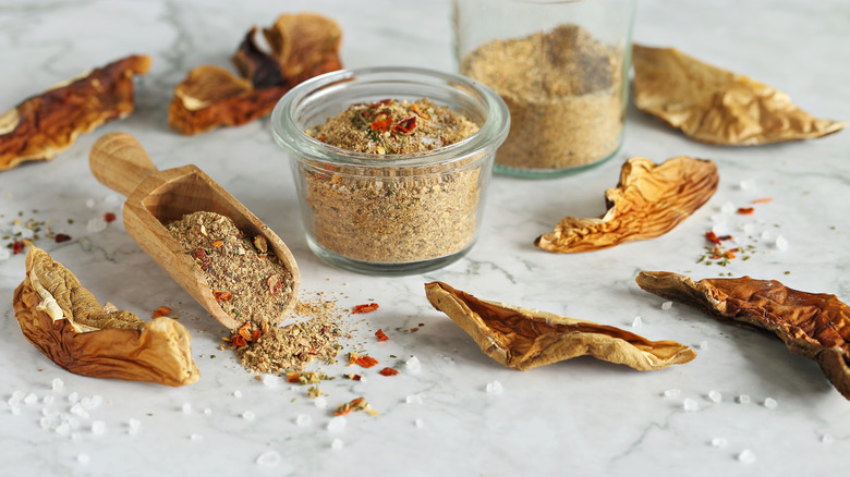 Porcini mushroom powder with spices