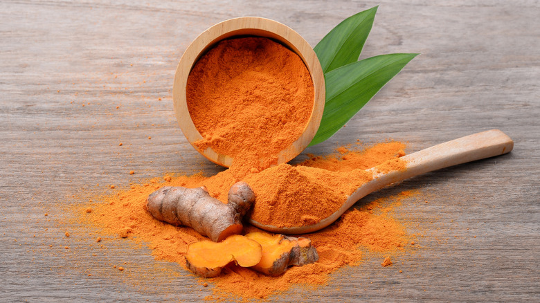 Powdered turmeric root