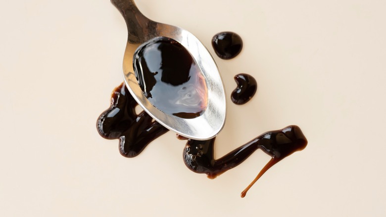 Spoon with balsamic vinegar reduction 