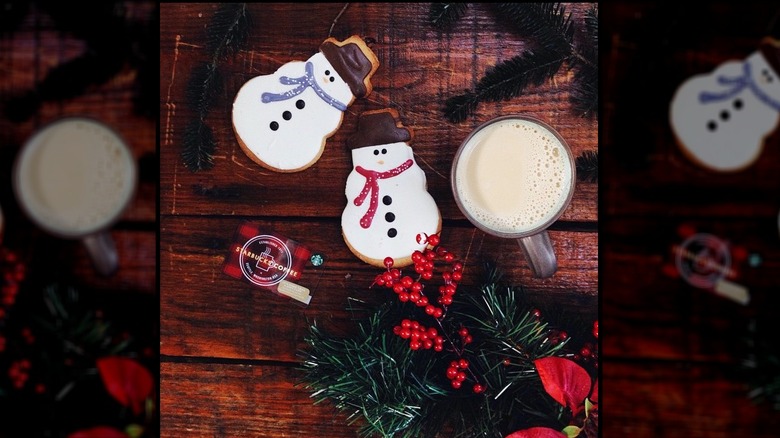 Eggnog latte with holiday cookies