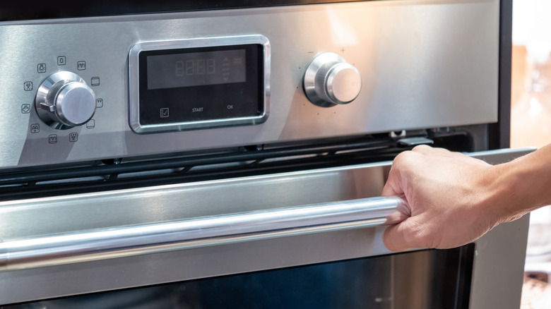 Closed oven with handle