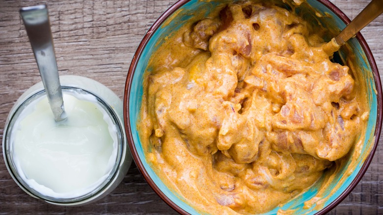 Chicken marinading in yogurt