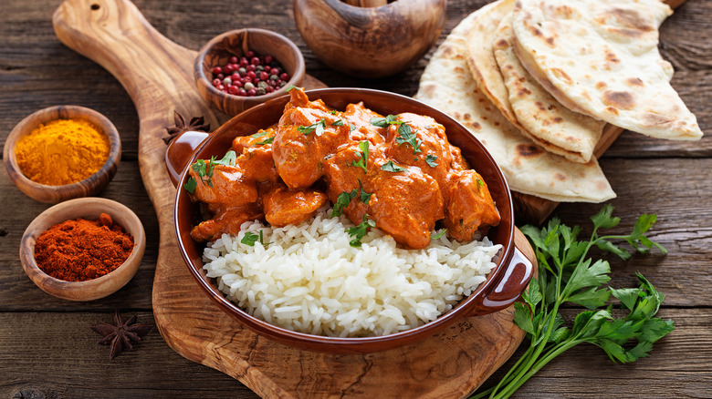 Curry with spices and bread