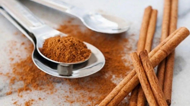 Cinnamon sticks and ground cinnamon