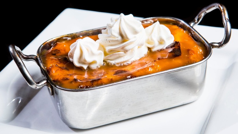 The Whisky Caramel Bread Pudding at Rí Rá Las Vegas in silver serving pan