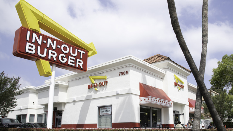 Exterior shot of In-N-Out restaurant and sign