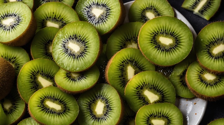 pile of sliced kiwis