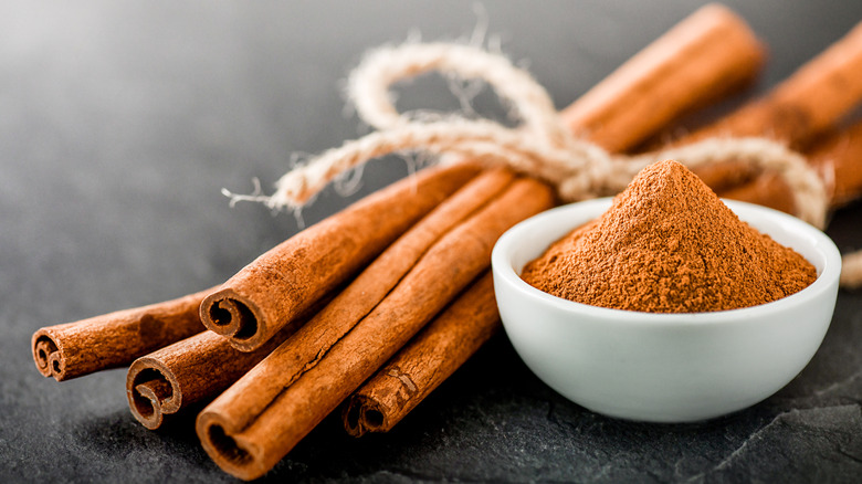 Cinnamon sticks with ground cinnamon