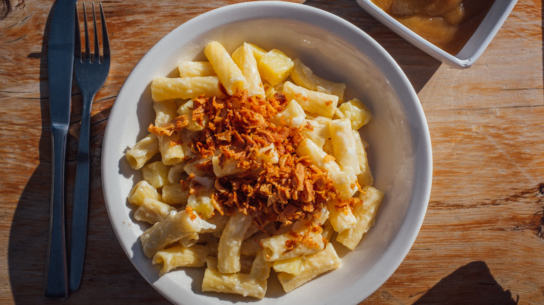 Cheesy Älplermagronen noodles in bowl