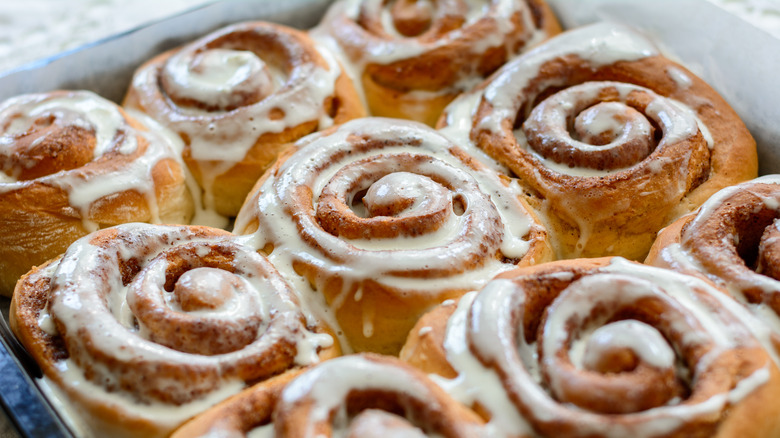 Cinnamon rolls in a tray