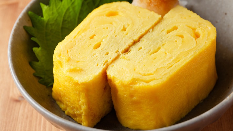 Japanese tamagoyaki in a bowl