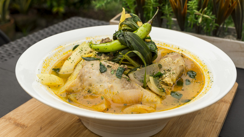 Bowl of tinola with chicken and chili