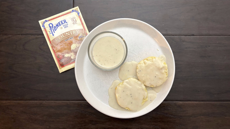 Pioneer country sausage flavor gravy mix