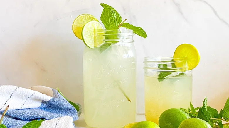 Mint limeade in Mason jars