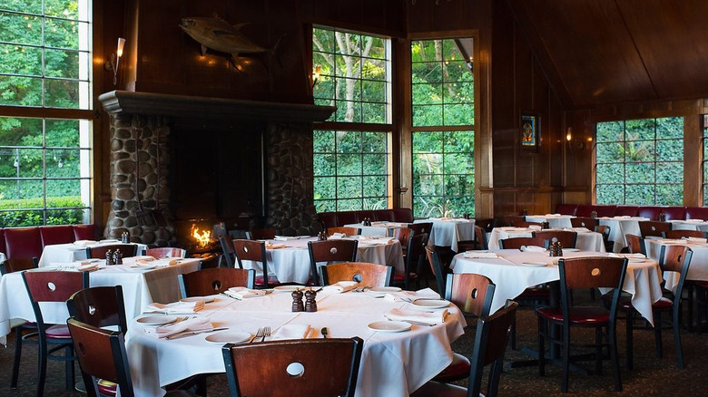 Buckeye Roadhouse dining room