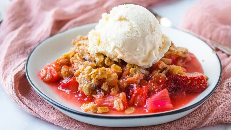 Easy strawberry rhubarb crisp with ice cream