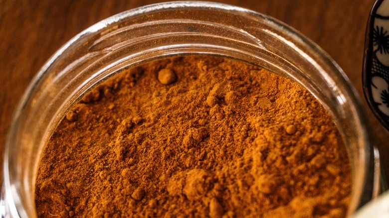 ground cinnamon in jar