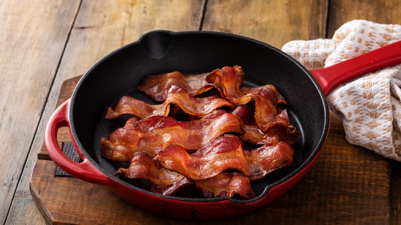 Cooked bacon in cast iron pan