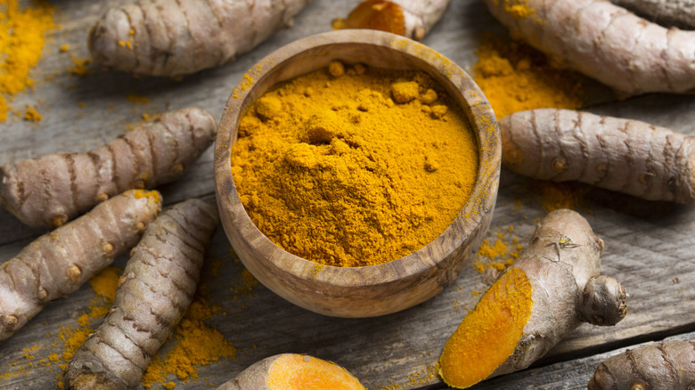 Fresh and powdered turmeric