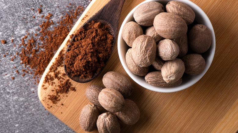 Whole nutmeg with ground spice 