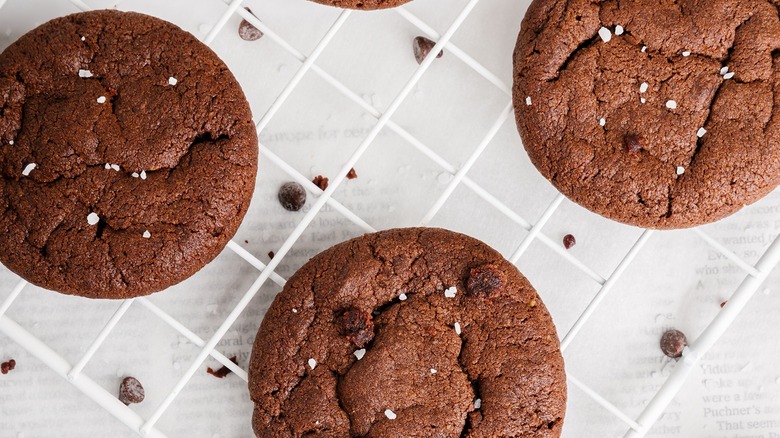 Chocolate cookies with flaky salt