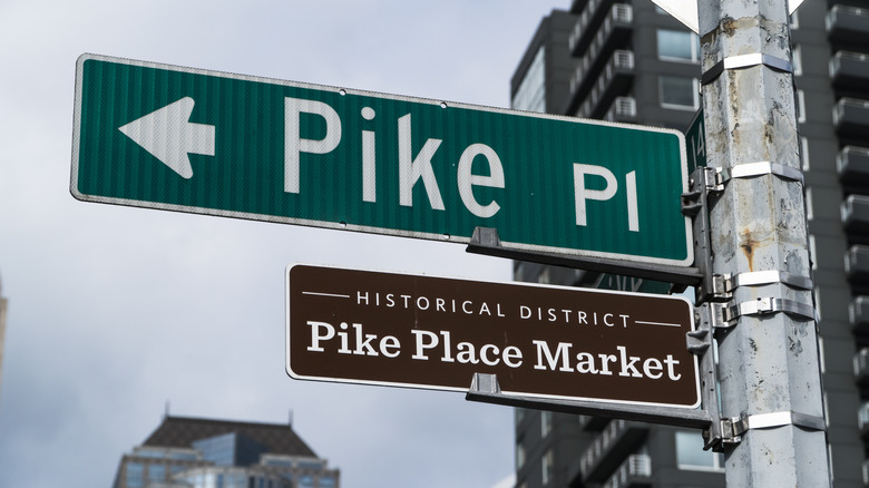 Pikes Place market street sign