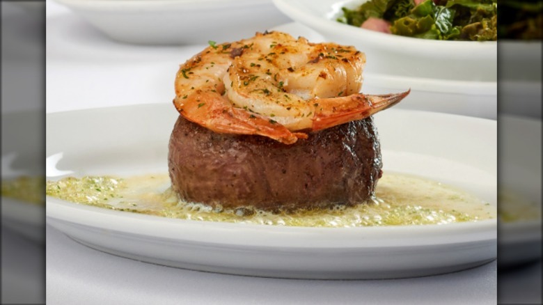 filet with shrimp on sizzling plate