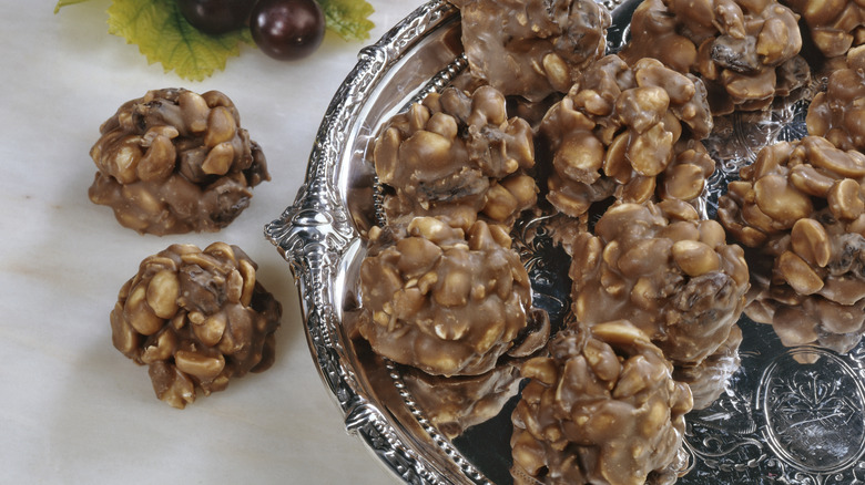 raisin and nut chocolate clusters