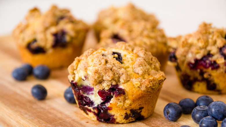 blueberry streusel muffins