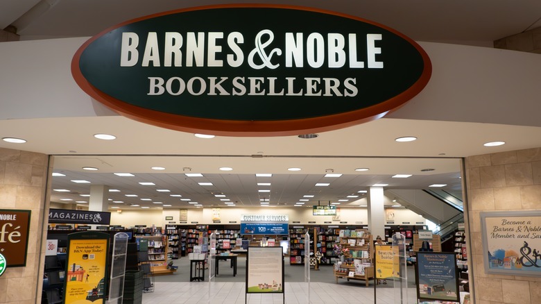 Barnes & Noble entrance with sign