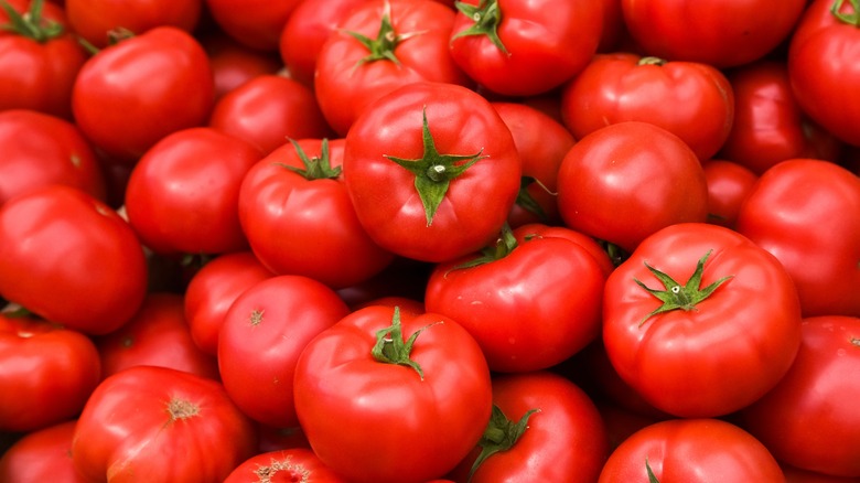 Pile of red tomatoes