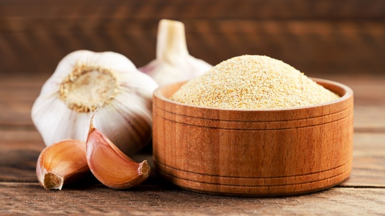 garlic and garlic salt