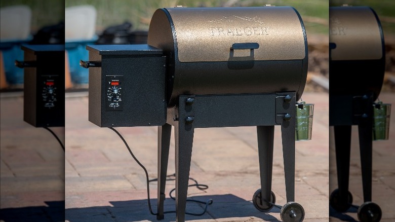 Traeger pellet grill smoker