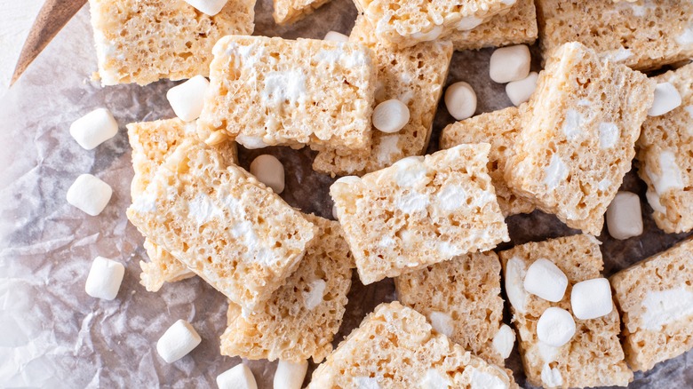 Rice Krispies treats with marshmallows