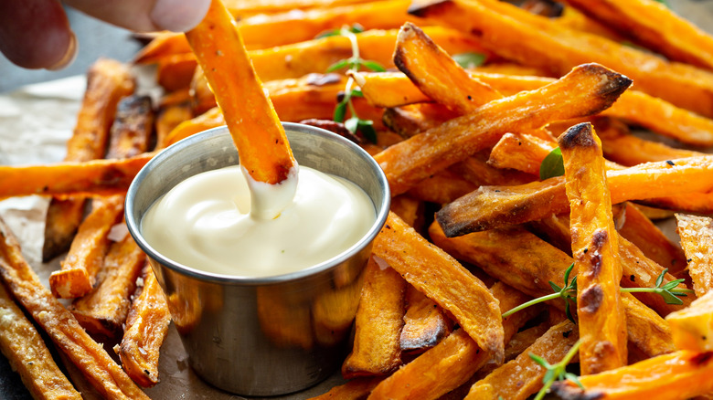 Sweet potato fries with sauce