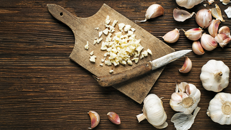 Chopped garlic