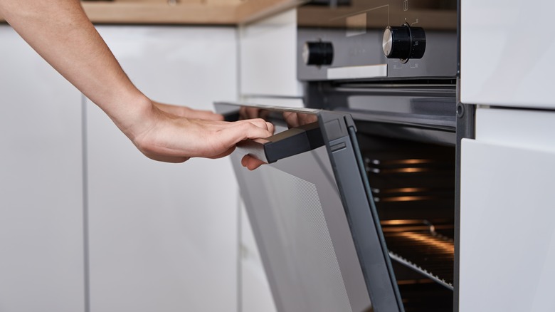 hand opening oven