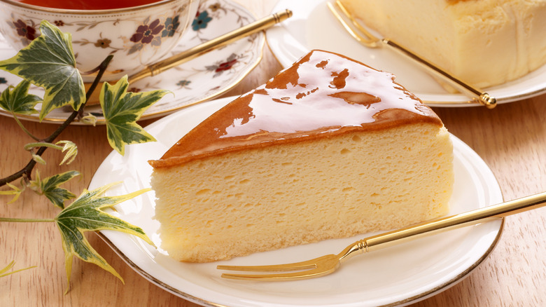  Fluffy cheesecake slice with caramel 