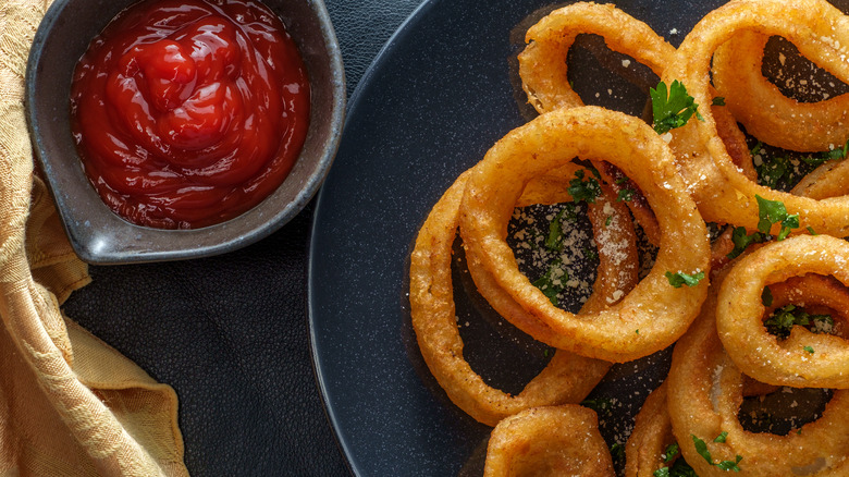 onion rings parsley and ketchup