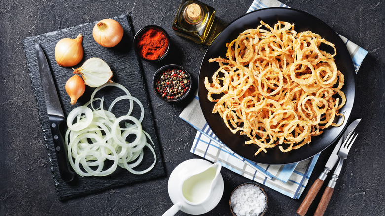 onion rings and seasonings