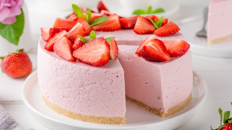 Strawberry cake with fresh strawberries